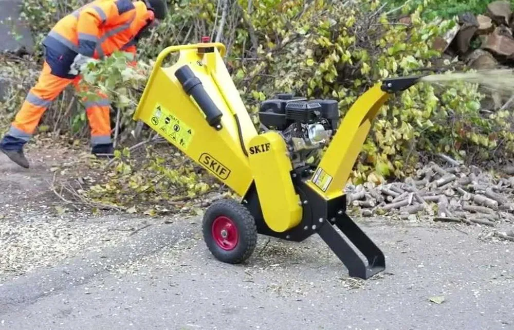 Щепоріз Скіф WS-18000 у роботі